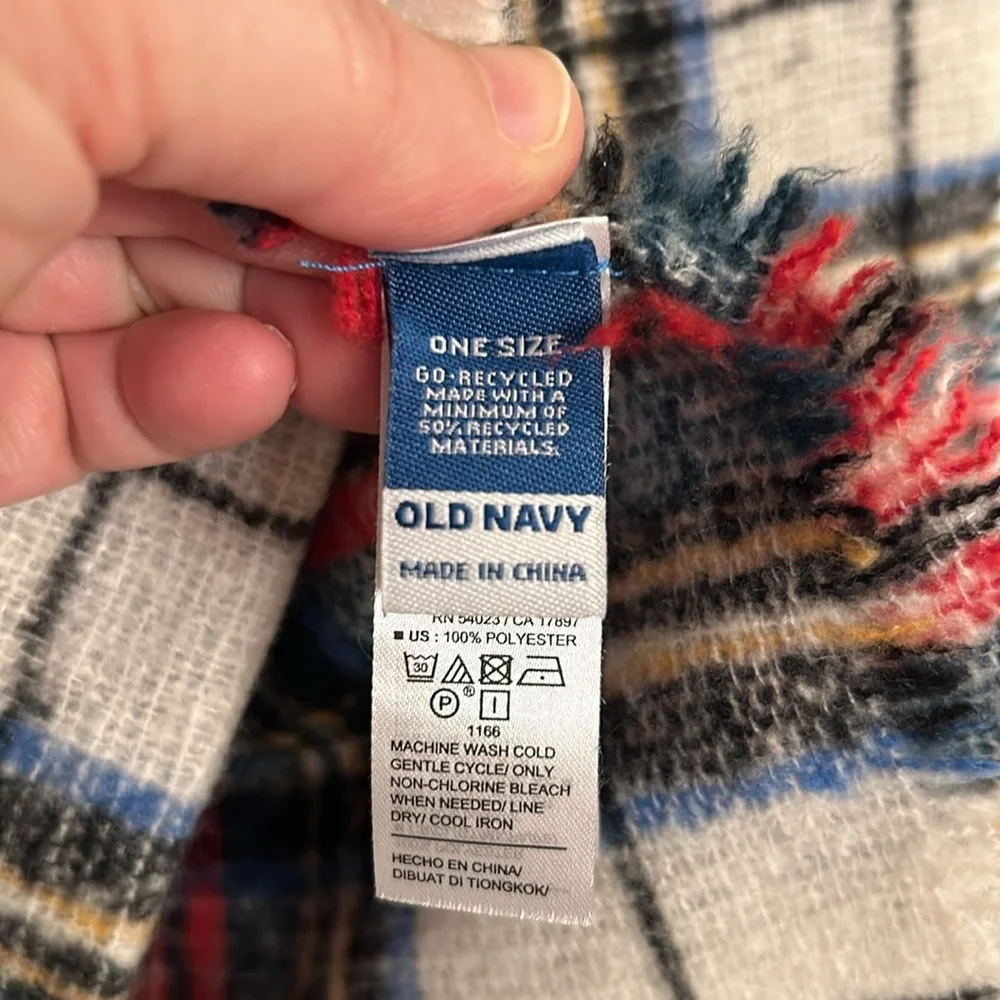 Old Navy Red White Black Plaid Flannel Scarf Soft Cozy Fringed Edges Polyester